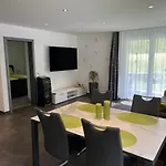 Nicht Daheim Und Doch Zuhause Apartamento Saas-Grund