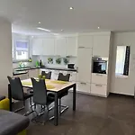 Nicht Daheim Und Doch Zuhause *