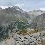 Nicht Daheim Und Doch Zuhause * Saas-Grund