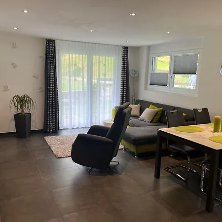 Nicht Daheim Und Doch Zuhause 萨斯格伦德