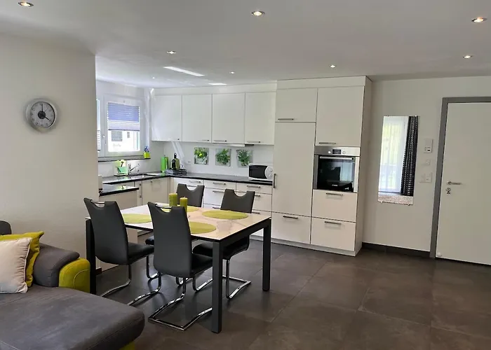 Nicht Daheim Und Doch Zuhause *